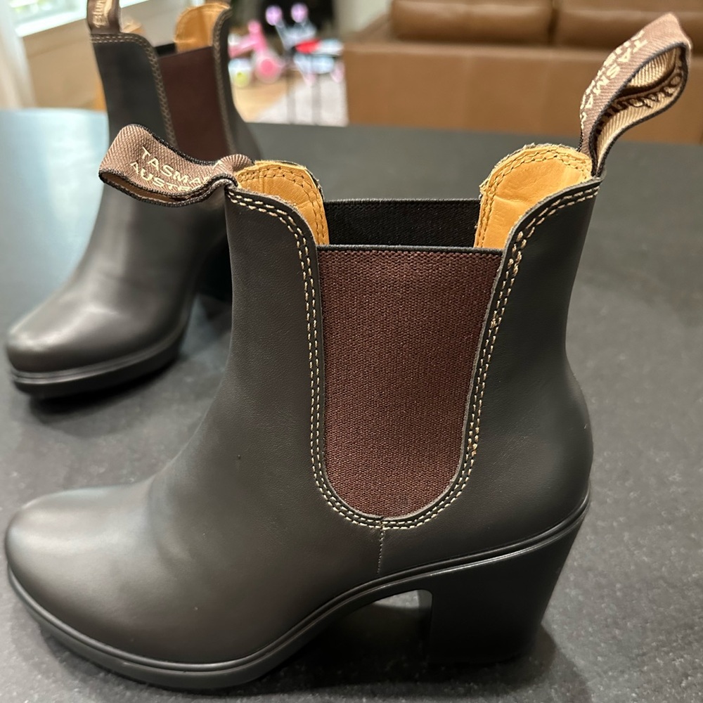 Blundstone Stout brown Heeled Chelsea Boots - Picture 4 of 9